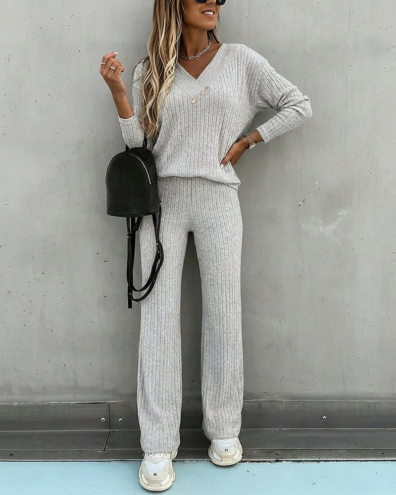 Frauen Rippstrick Lounge Set mit V-Ausschnitt Top und Hose