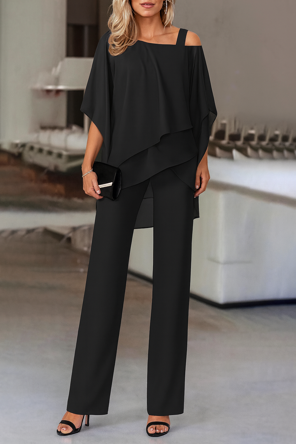 Elegantes Damen-Set mit schulterfreiem Oberteil und weiter Hose
