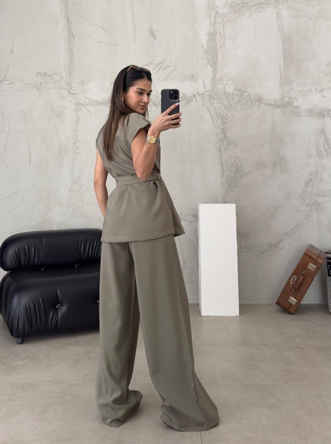 Frauen Weste mit Gürtel und Weite Hosen Set