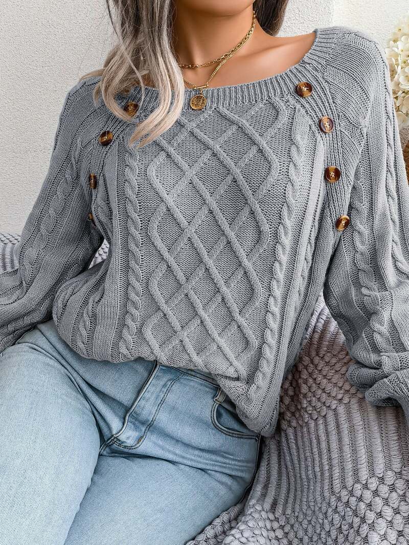 Aldwina | Damen Strickpullover mit Zopfmuster und Knöpfen