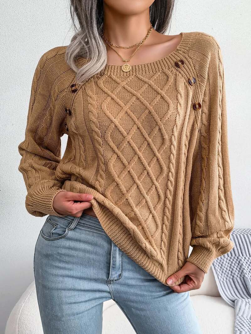 Aldwina | Damen Strickpullover mit Zopfmuster und Knöpfen