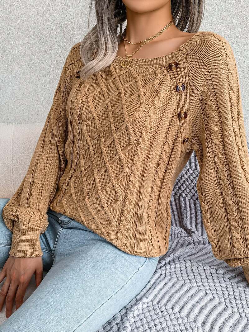 Aldwina | Damen Strickpullover mit Zopfmuster und Knöpfen