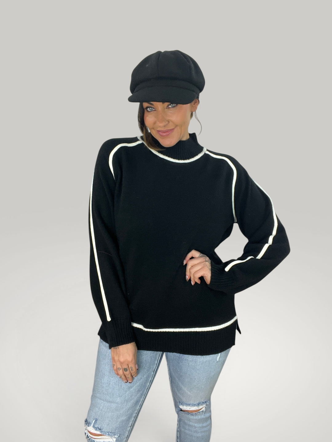 Isabelle Hannover camisola preta de gola alta com detalhes em contraste branco e corte descontraído
