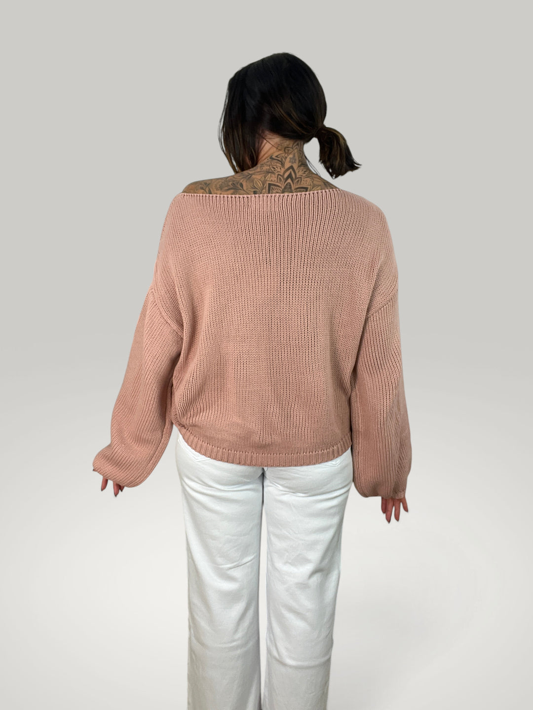 Isabelle Hannover camisola de malha rosa com corte largo, decote redondo e mangas balão, vista de costas.