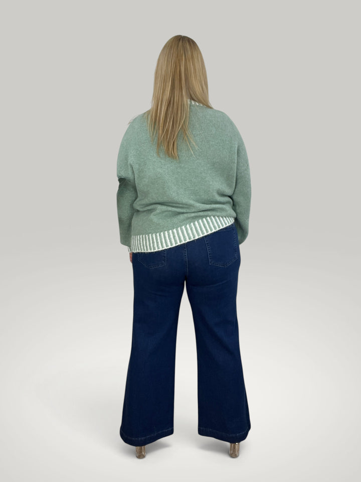 Isabelle Hannover camisola de malha verde com riscas contrastantes e corte descontraído vista de costas