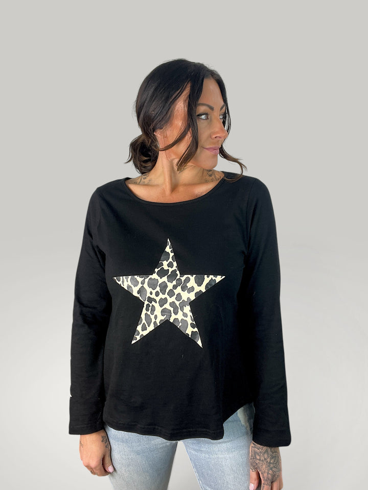 Isabelle Hannover camisola preta de manga comprida com estampado de estrela em padrão leopardo e decote redondo