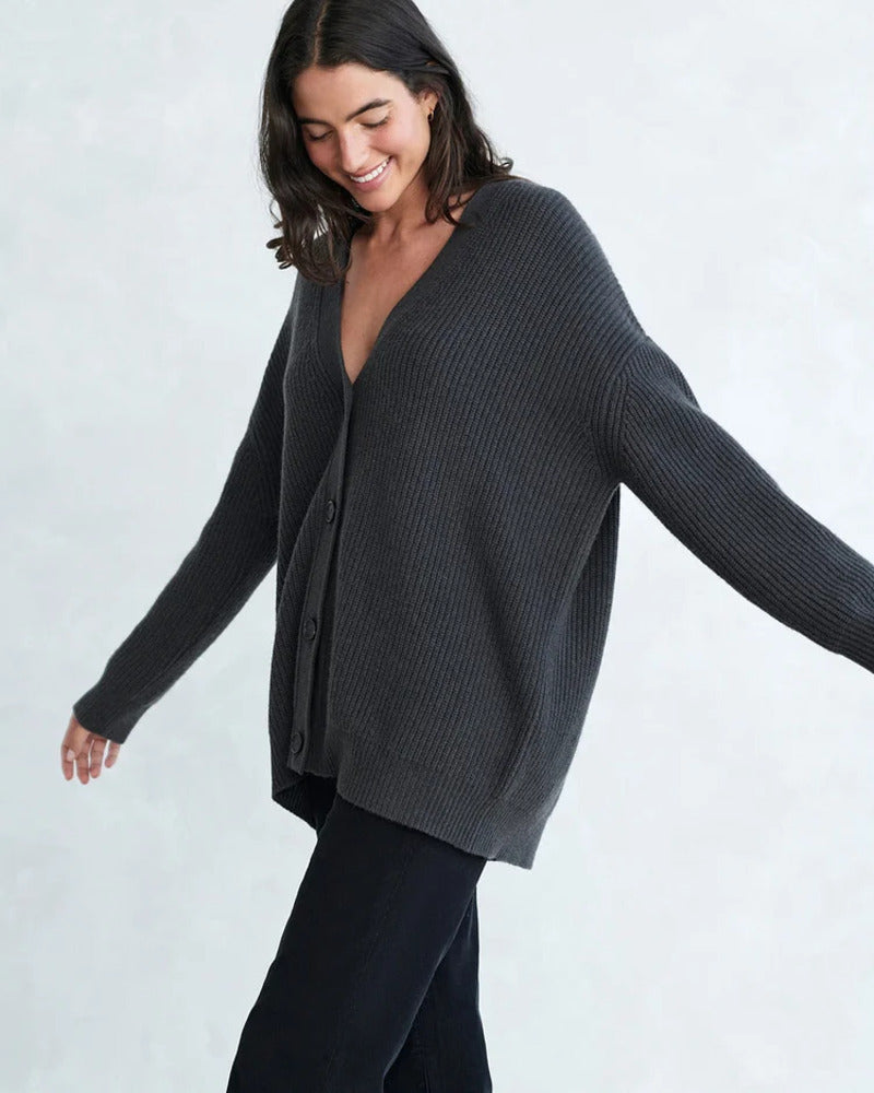 Solveig | Damen V-Ausschnitt Oversize Strickjacke