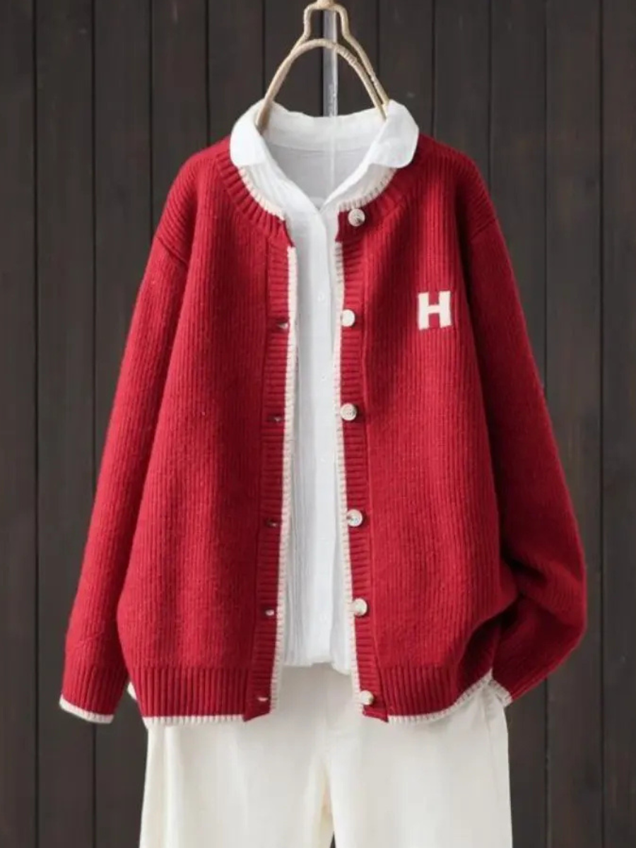 Sundra | Damen Oversized Strickjacke mit H-Logo" can be rewritten as:

"Sundra | Damen Oversized Strickjacke mit H-Emblem