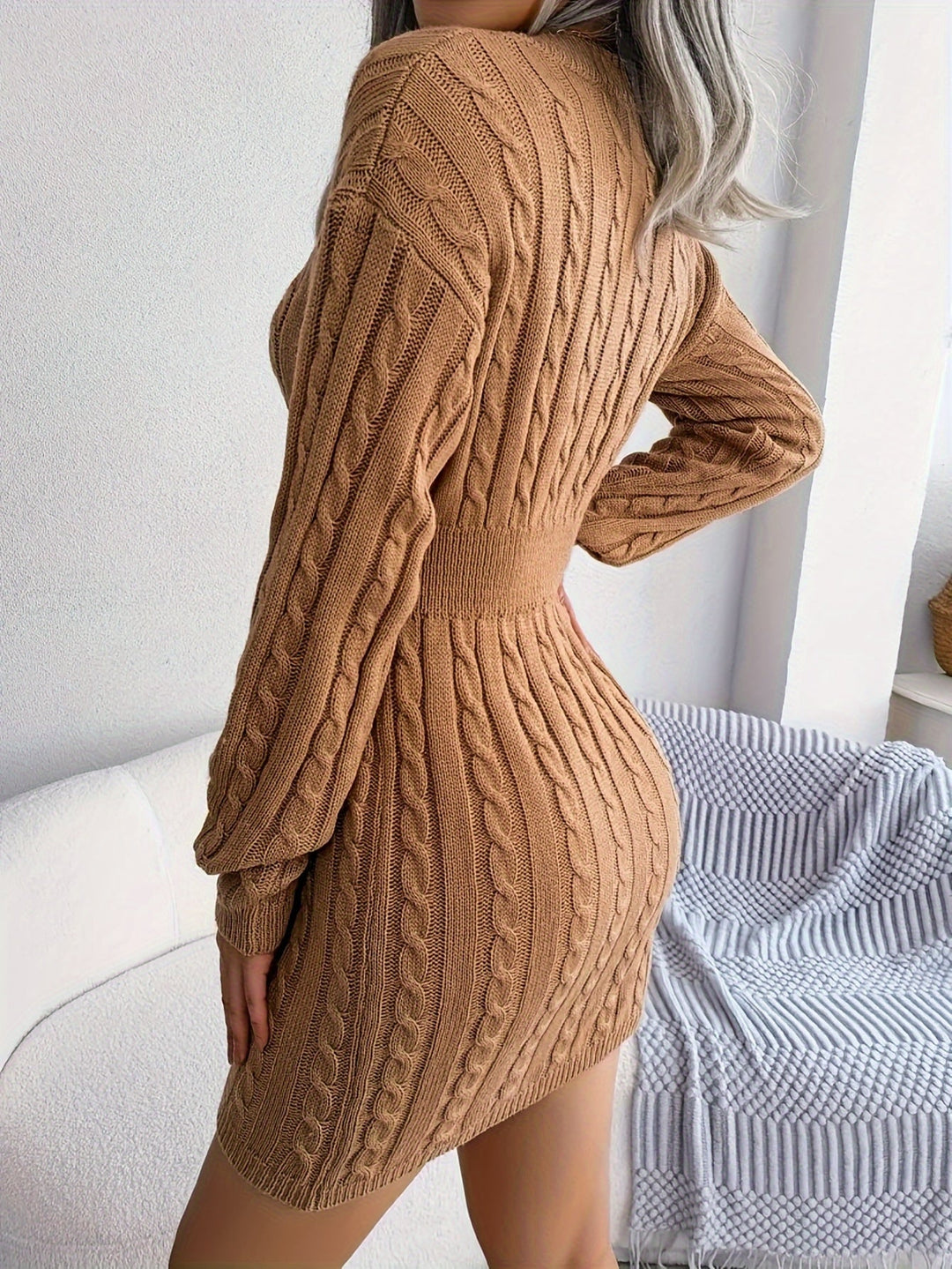 Wibke | Damen Strickkleid mit Zopfmuster und V-Ausschnitt" can be rewritten as:

"Wibke | Damen V-Ausschnitt Strickkleid mit Zopfmuster