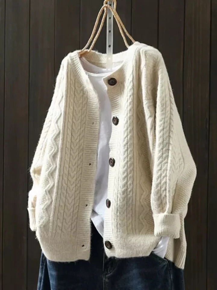 Wiltrud | Oversized Damen Strickjacke mit Zopfmuster