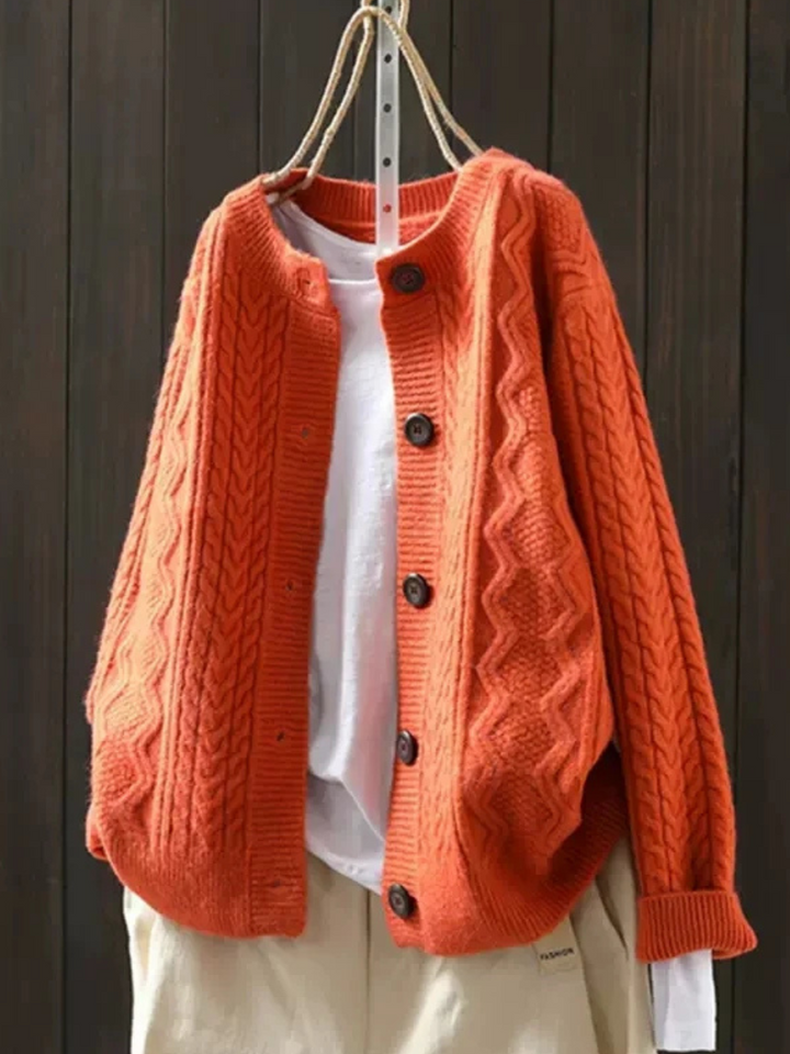 Wiltrud | Oversized Damen Strickjacke mit Zopfmuster