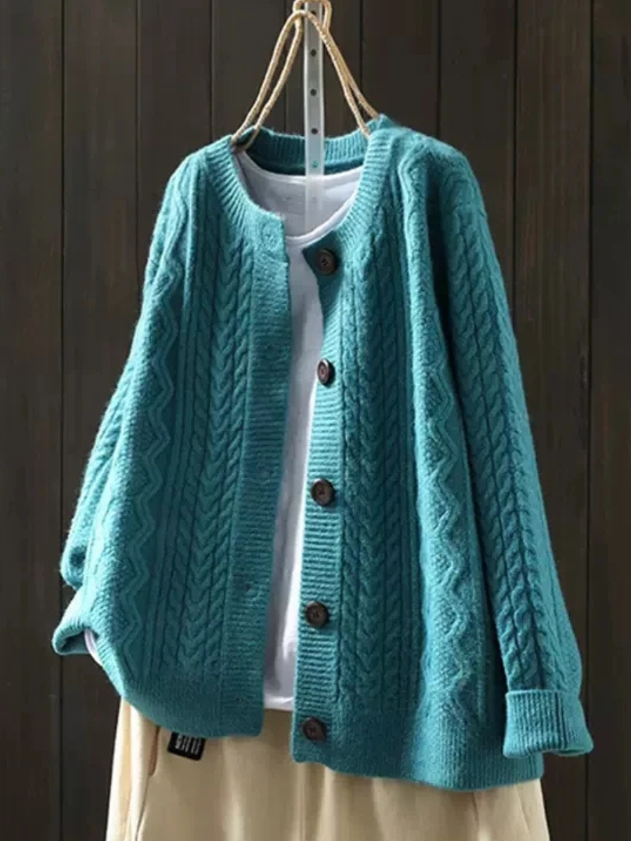 Wiltrud | Oversized Damen Strickjacke mit Zopfmuster