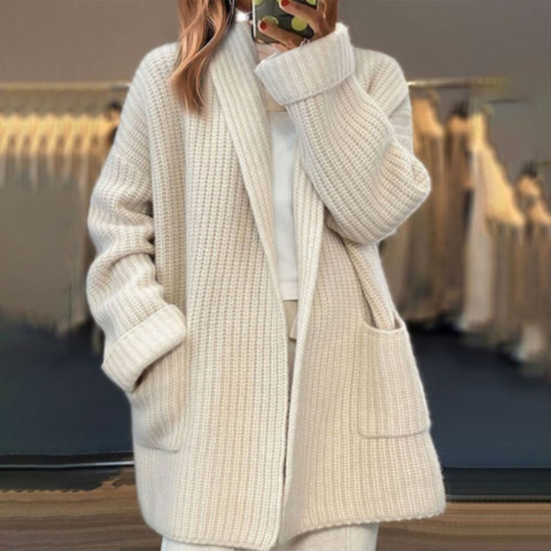 Wulfhild | Damen Oversize Strickjacke mit praktischen Taschen